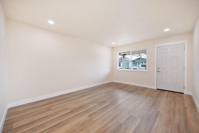 Foto del edificio - 5691 Cutler Ct