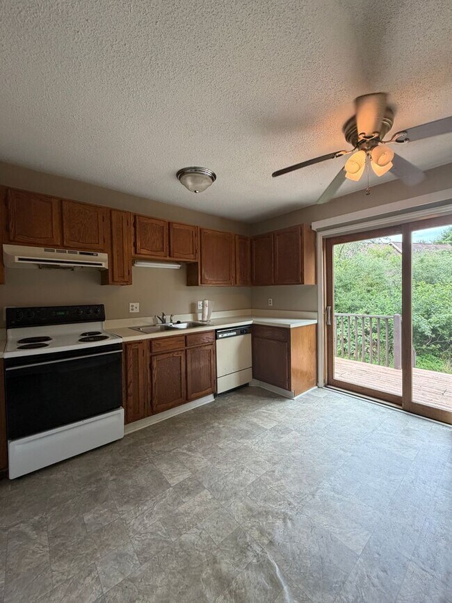 Foto del edificio - 220 Adams Ln