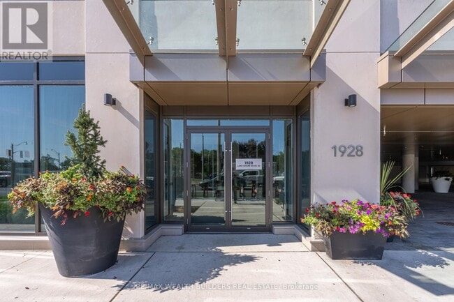 Photo du bâtiment - 1928 Lake Shore Blvd W