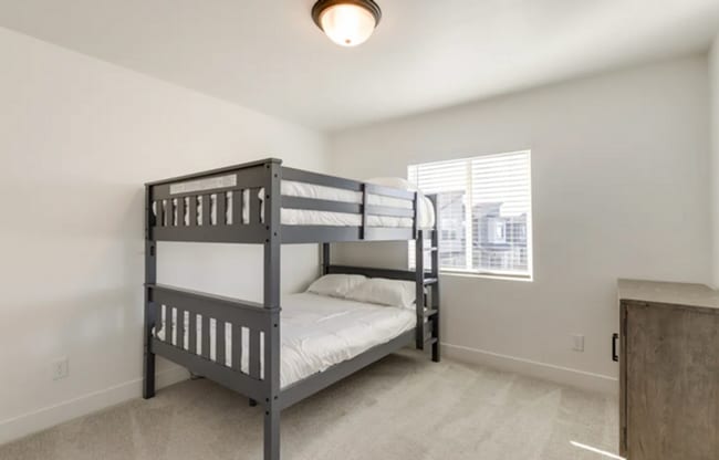 Building Photo - FURNISHED Charming 4 bedroom, 2.5 American Fork Home