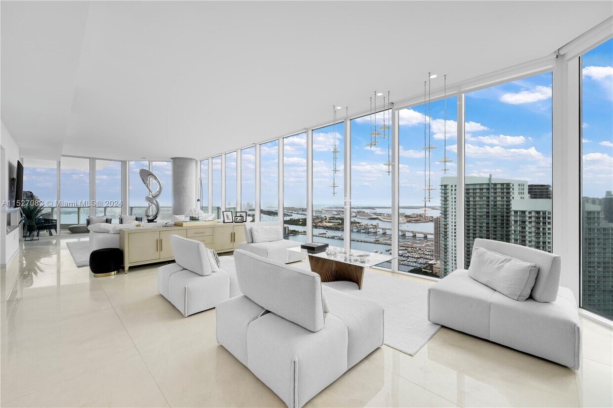 Primary Photo - 2020 N Bayshore Dr
