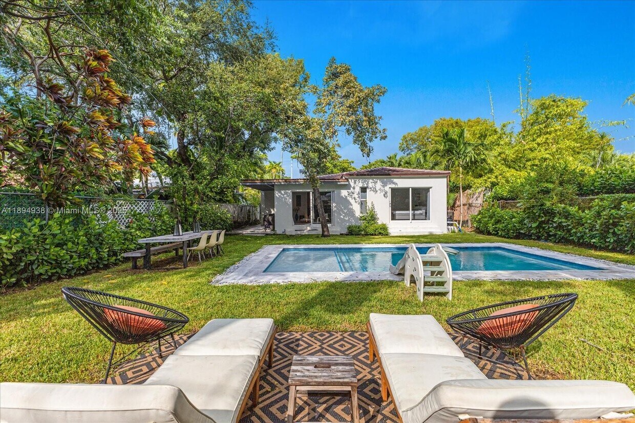 Foto principal - 228 SW 25th Rd