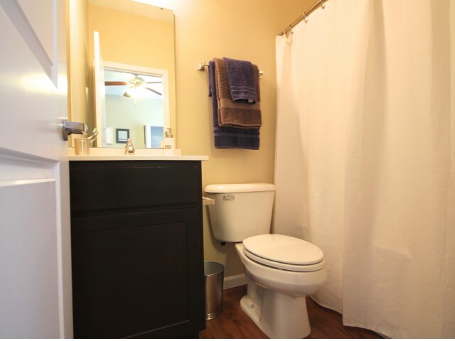 Primary Photo - 1050 Enclave Blvd