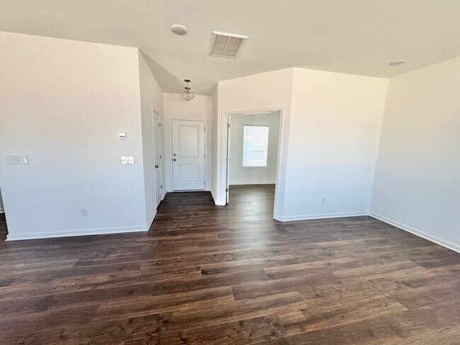 Foto del edificio - Beautiful New Construction 4 bedroom 2 1/2 bath home in the Kensington community.