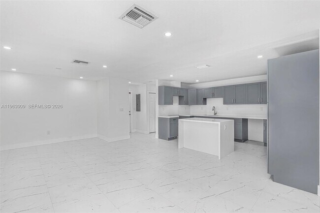 Foto del edificio - 2901 SW 92nd Ave