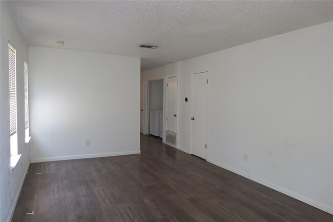 Building Photo - 6914 Rifle Bend