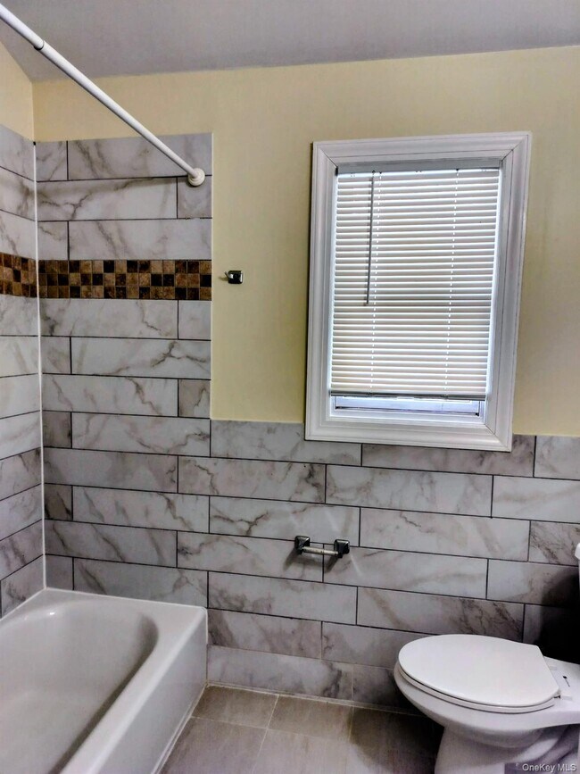 Foto del edificio - 53 Juniper Rd