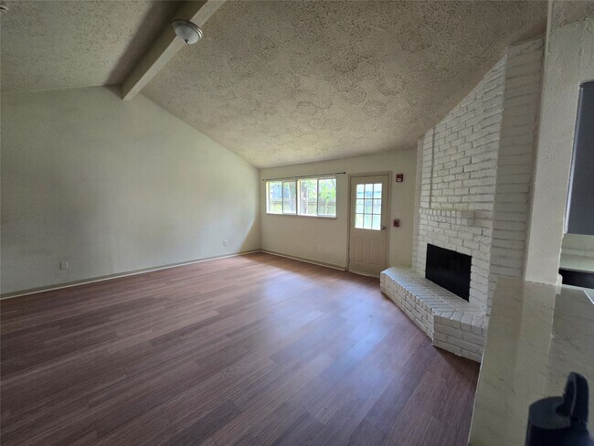 Foto del edificio - 16331 Dew Drop Ln