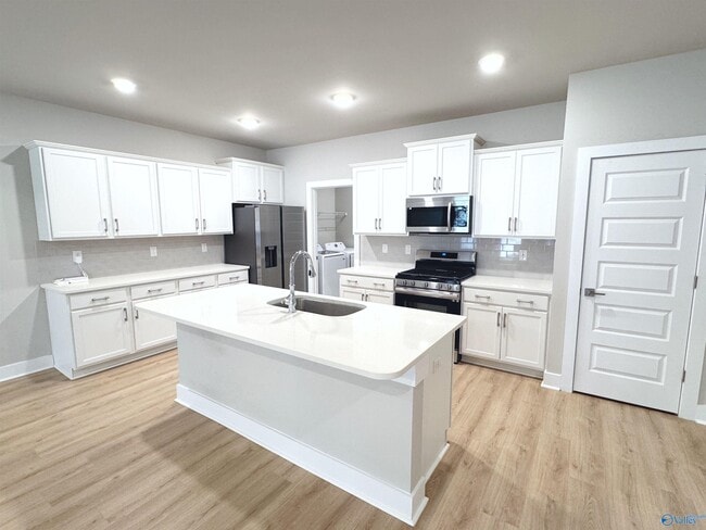 Foto del edificio - 7517 Doris Ruth Ln SE