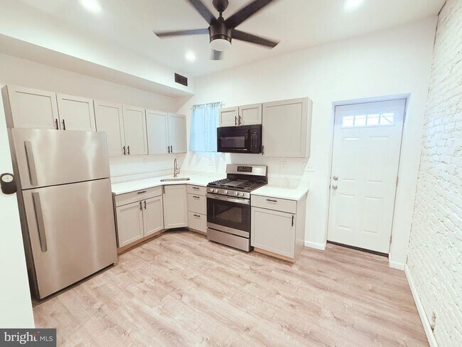 Building Photo - 2142 Penrose Ave