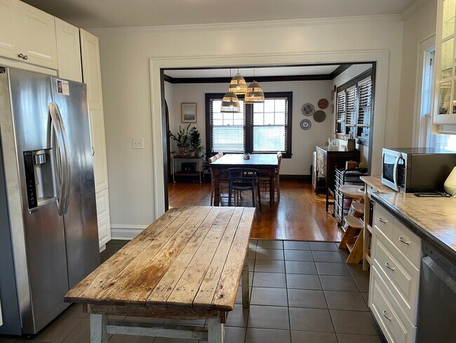 Open floor plan - 5703 Rockhill Rd