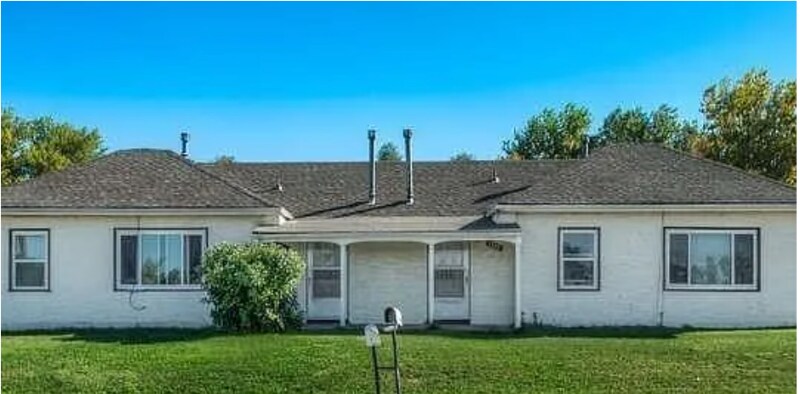 Foto principal - 7700-7702 W Kentucky Ave