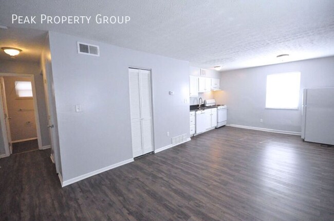 Building Photo - Available Now! 1 Bedroom Apartment Located...