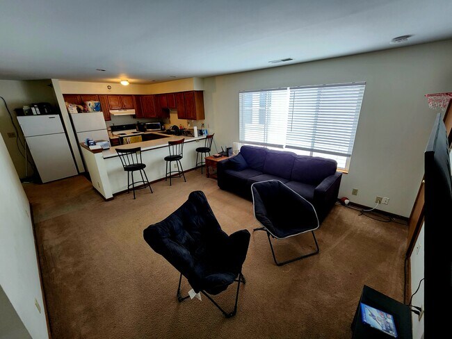 Foto del edificio - 3377 N Oakland Ave