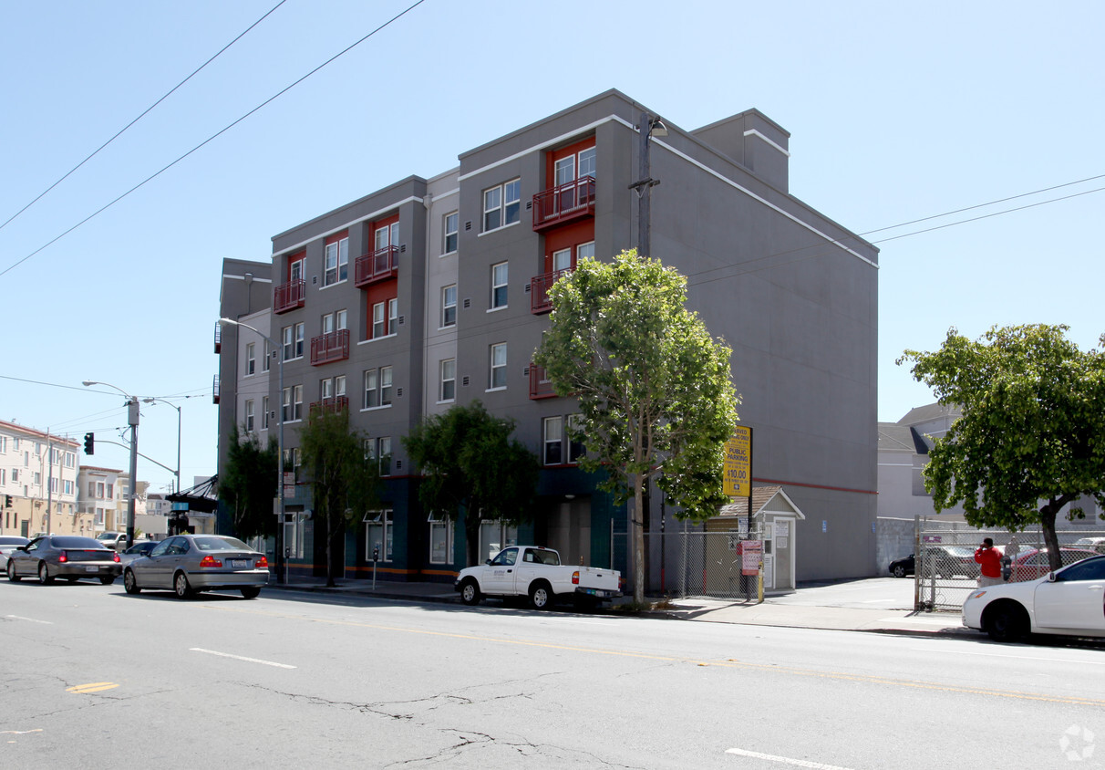 Foto del edificio - Bernal Gateway Apartments