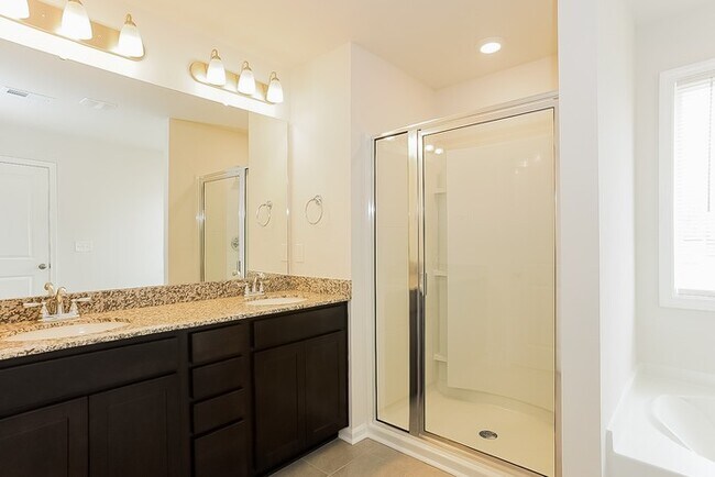 Foto del edificio - 3 Bedroom in Graniteville!