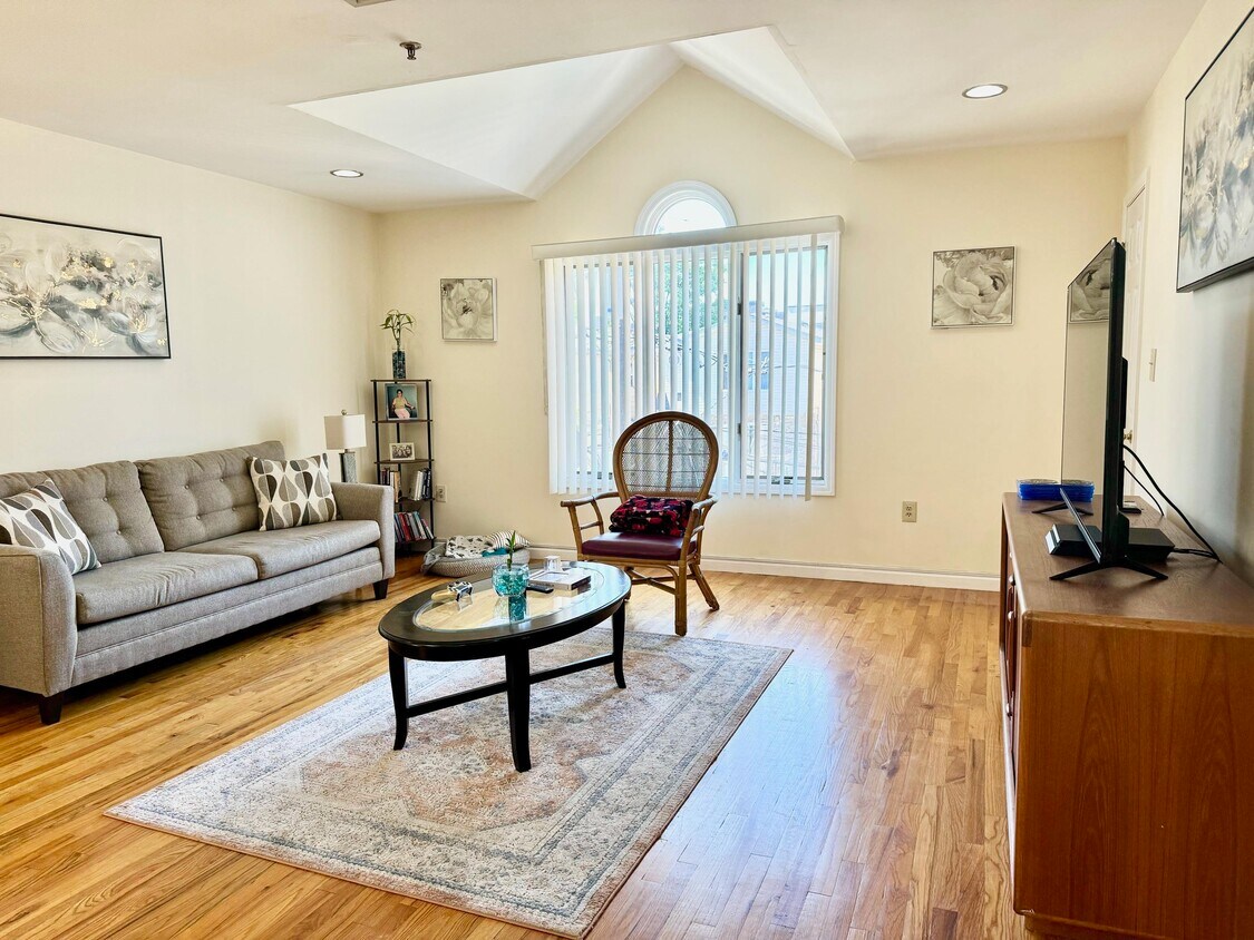 134 71st St Unit 2, Guttenberg, NJ 07093 Condo for Rent in Guttenberg, NJ