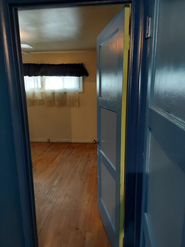 Master bedroom entrance - 1024 Gay St
