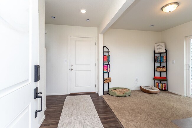 Foto del edificio - Stylish Three-Level Home in Banning Lewis Ranch!!