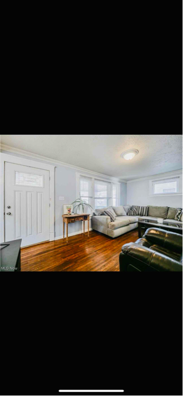 Foto del edificio - 1347 Fry Ave