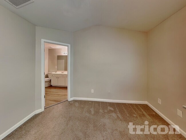 Foto del edificio - 728 Celeste Ln