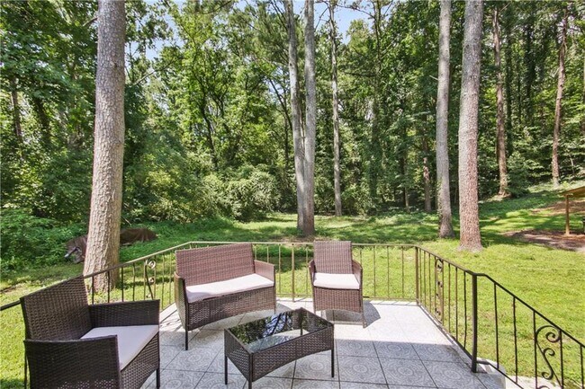 Foto del edificio - 2832 Riderwood Dr