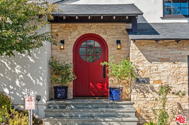 Foto del edificio - 2444 Carman Crest Dr