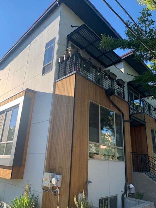 High End Madison Valley Row House ! - High End Madison Valley Row House !