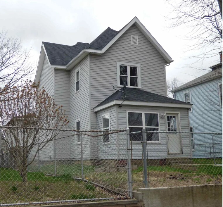 Foto principal - 2219 S Elm St