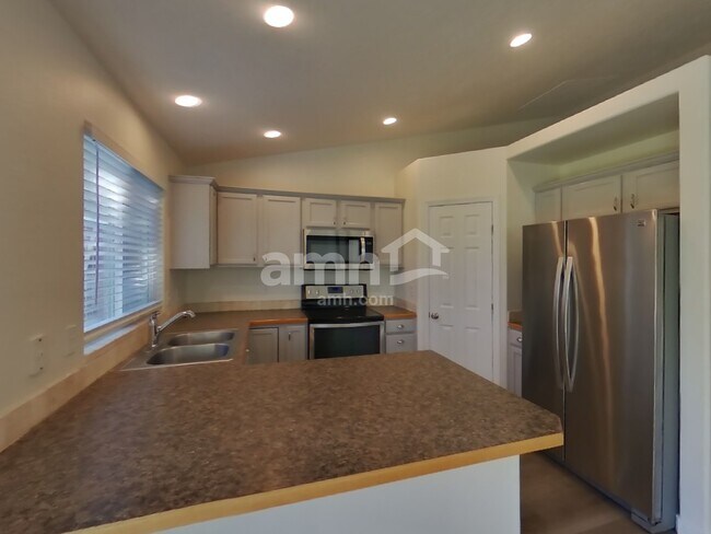 Foto del edificio - 495 E Whitbeck St