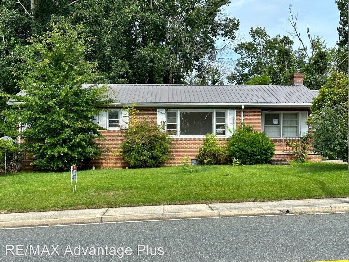 2 br, 1 bath House 704 Griffin Blvd House Rental in Farmville, VA