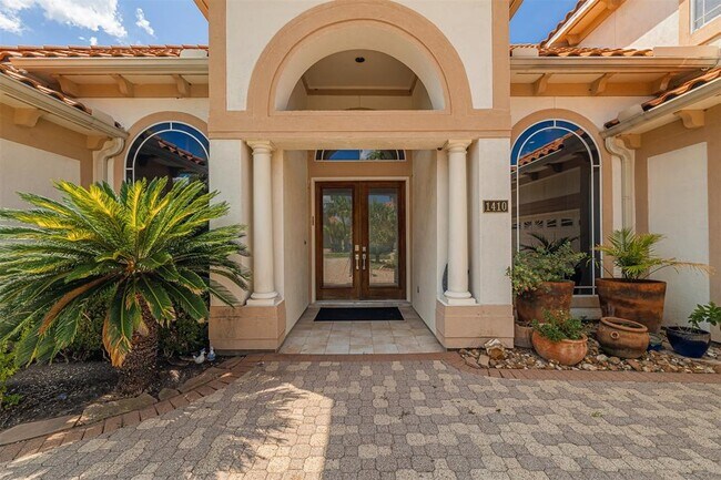Building Photo - 1410 Westshore Dr