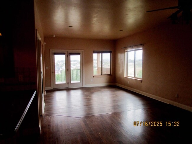 Foto del edificio - 1417 Fir Ct