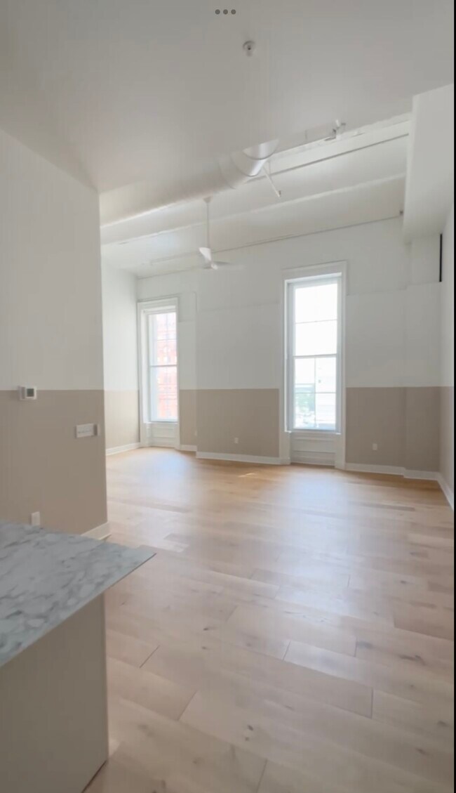 Building Photo - City Hall