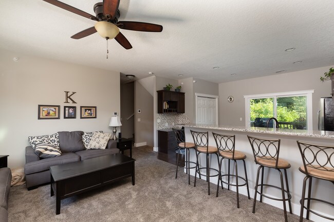 Foto del edificio - 723 Cox Ct