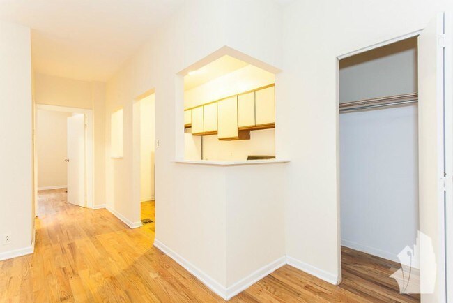 Foto del edificio - 654 W Cornelia Ave