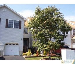 Building Photo - 18 Lakeview Dr