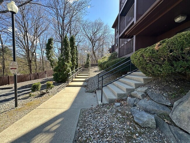 Foto del edificio - 340 Sunderland Rd