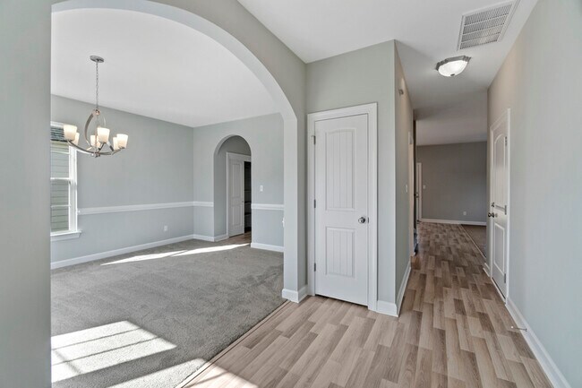 Building Photo - 1024 Norview Ave