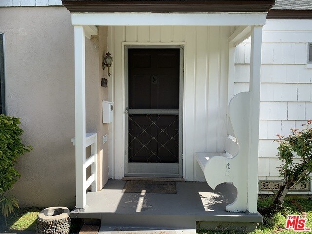 Foto del edificio - 8409 Kittyhawk Ave
