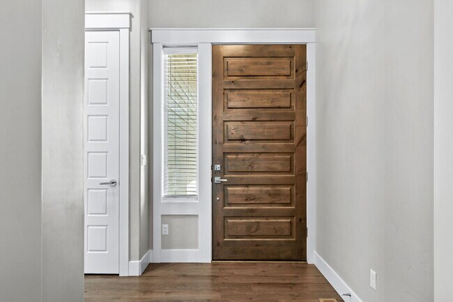 Building Photo - Beautiful split bedroom floorplan in the Sky Mesa Community!