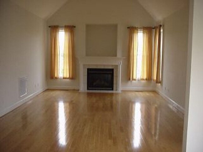 Foto del edificio - 504 Wildflower Ln