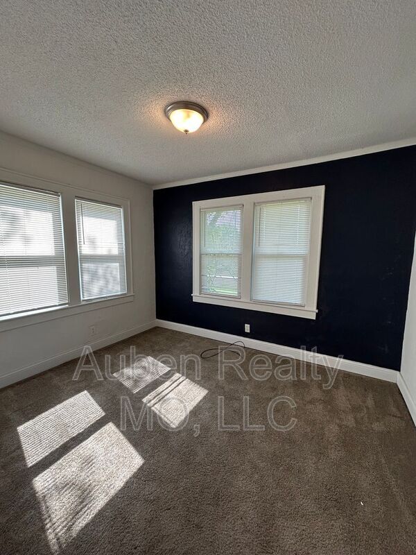 Foto del edificio - 4346 Montgall Ave