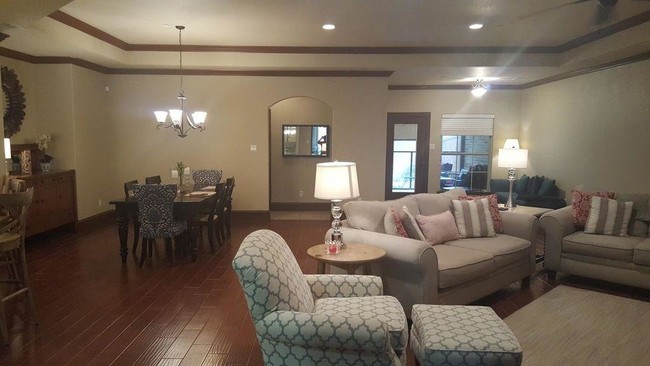 Building Photo - 223 Wood St