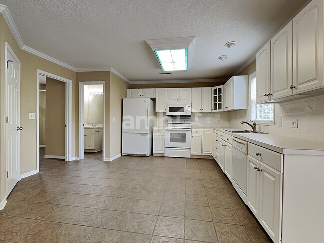 Building Photo - 4465 Greenfield Way Dr