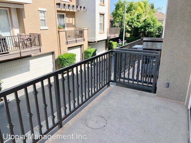Foto del edificio - 2 br, 2.5 bath House - 9 Burlingame Lane