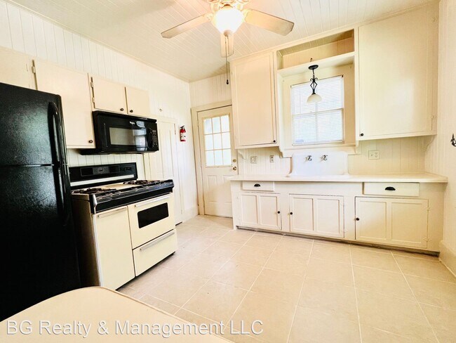 Building Photo - 2 br, 1 bath House - 300 S. Orange Street