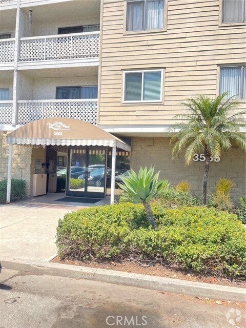 Building Photo - 3565 Linden Ave