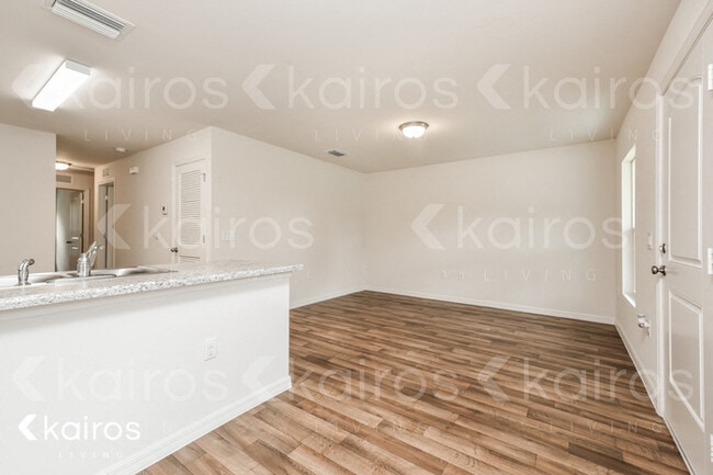 Building Photo - 27382 Pasadena Dr