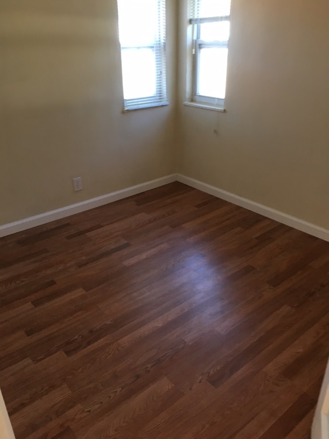 Foto del edificio - 6900 Riverside Pl